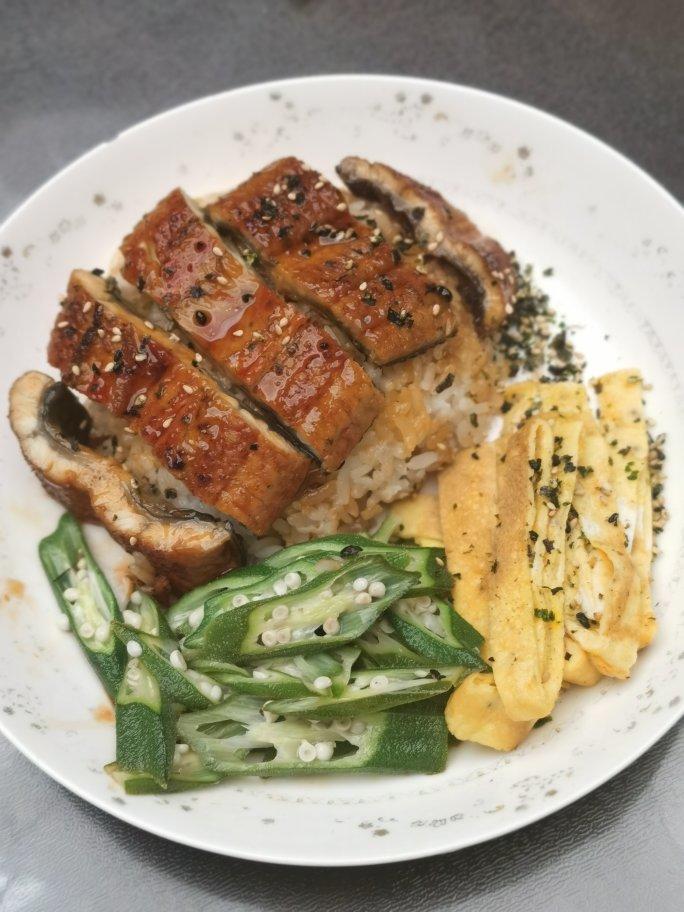 蒲烧鳗鱼盖饭（鳗丼）