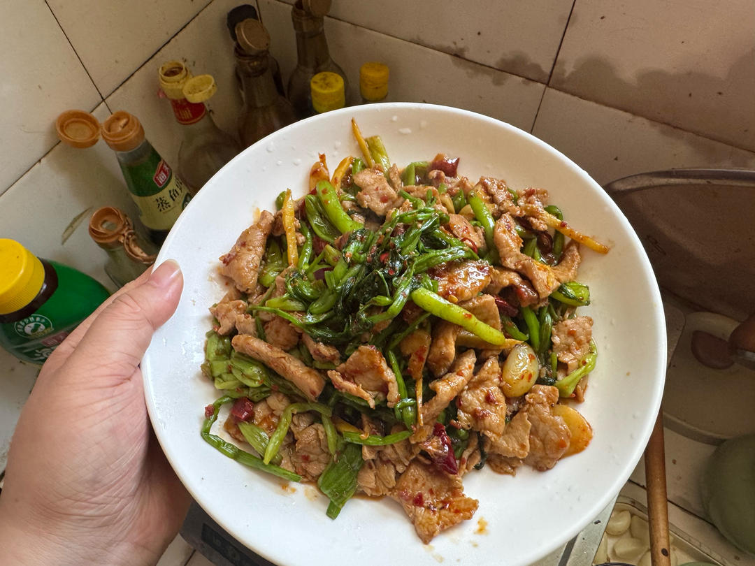 水芹菜炒肉