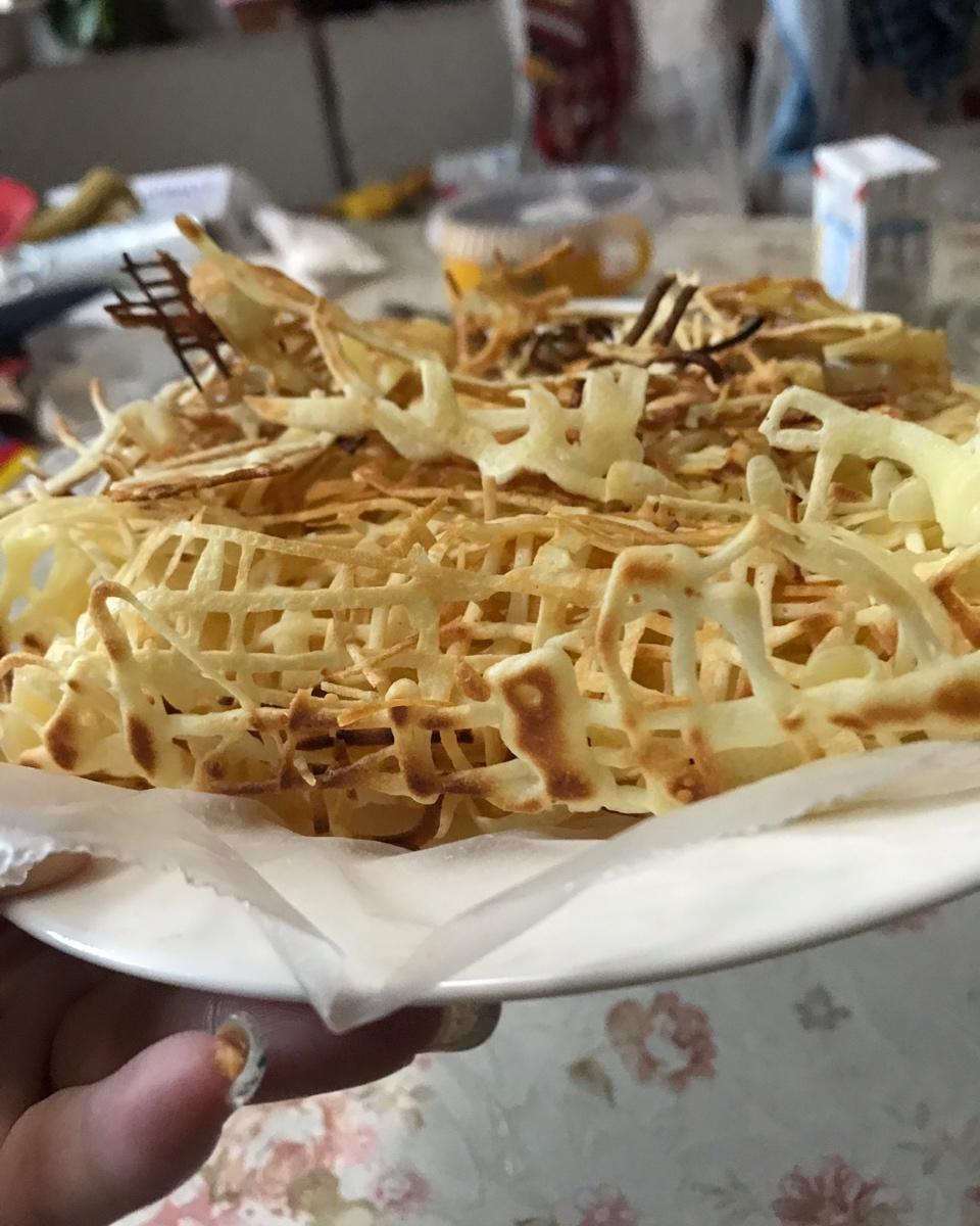 浪漫的蕾丝鸡蛋卷