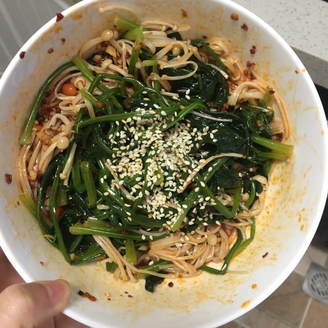 凉拌菠菜金针菇