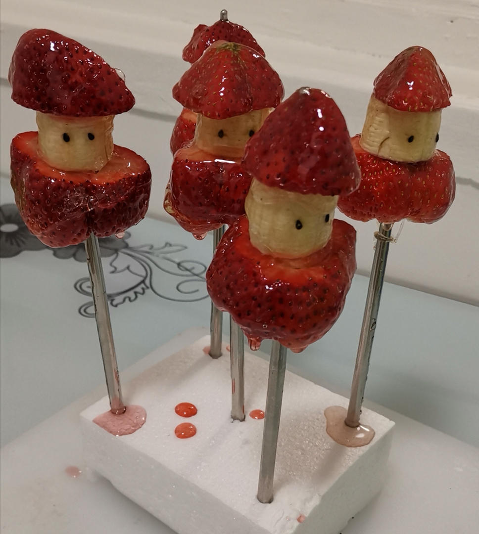90圣诞节甜品|超可爱的草莓雪人糖葫芦