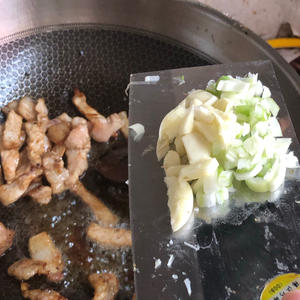 土豆豆角炖五花肉的做法 步骤9