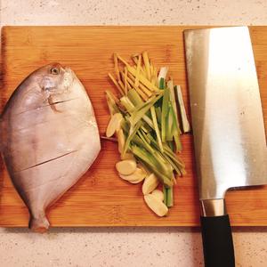 烤平鱼/鲳鱼（鲜嫩清淡）的做法 步骤4