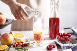 活力橙蔓越莓果饮的做法 步骤9