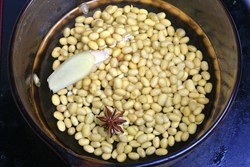 雪里蕻炒黄豆的做法 步骤2