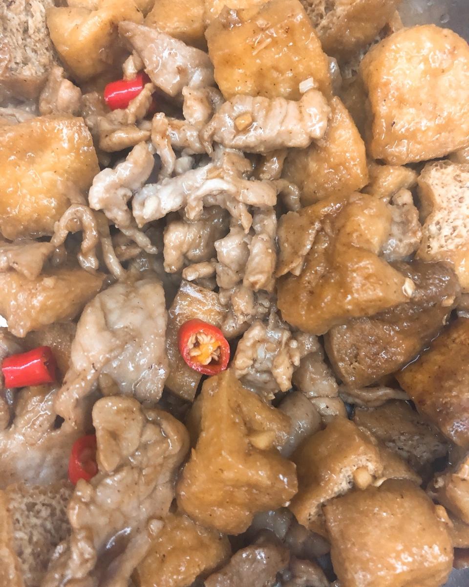 豆腐泡炒肉片