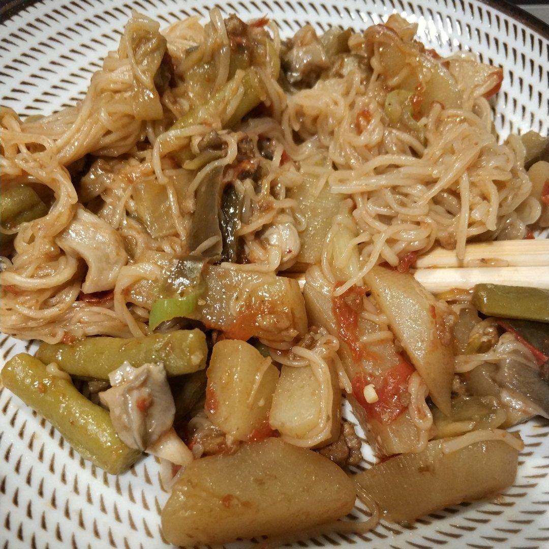 无敌好吃的【鱼香肉沫茄子焖面】，吃完舔盘🍜