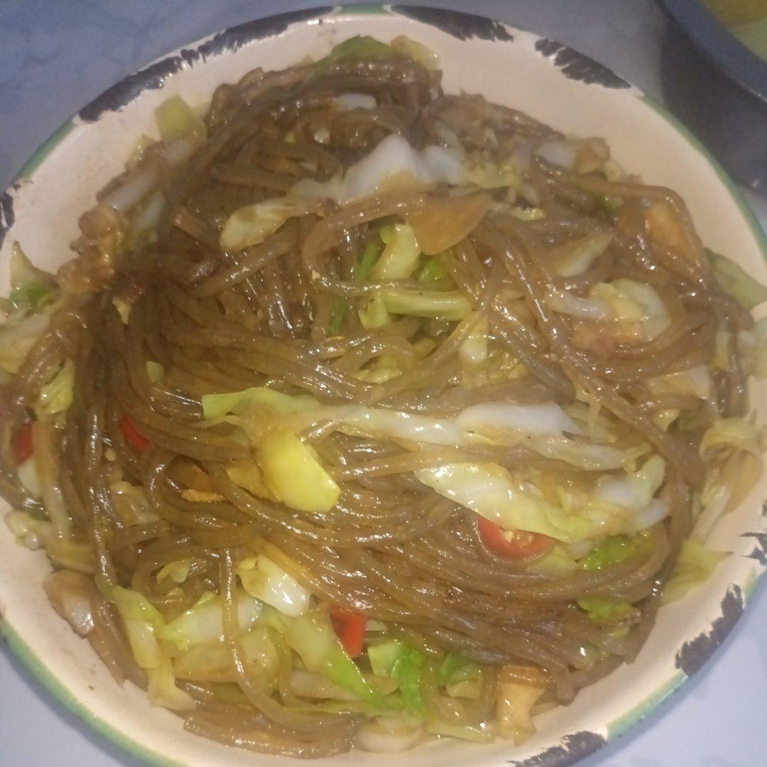 最近爱吃粉丝粉条～包菜炒粉丝