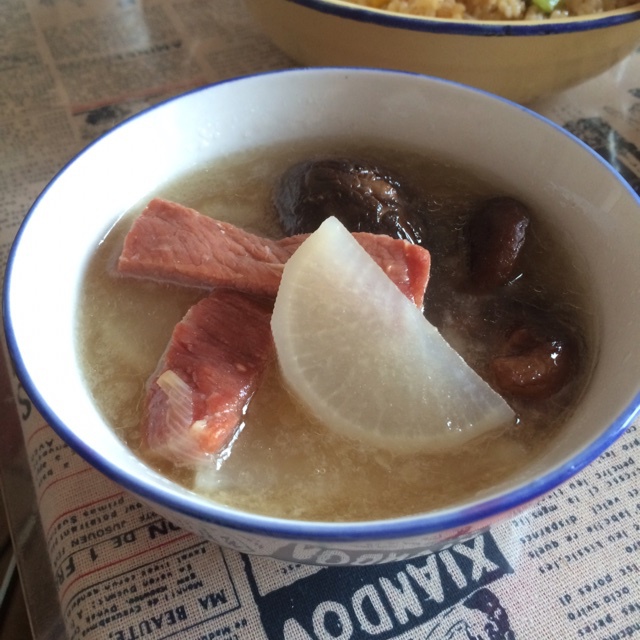 【火腿萝卜香菇汤】