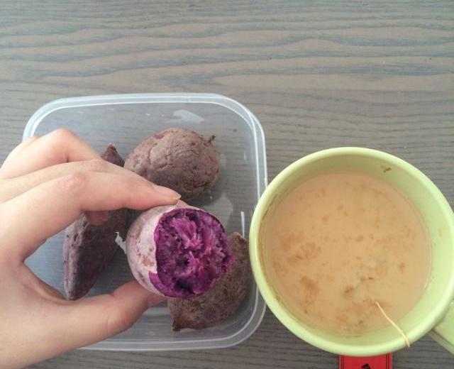微波紫薯配奶茶早餐的做法