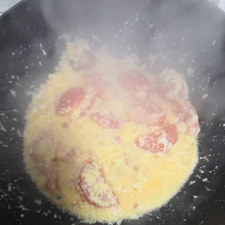 西红柿炒鸡蛋时，多加这一步，鸡蛋香嫩又入味
