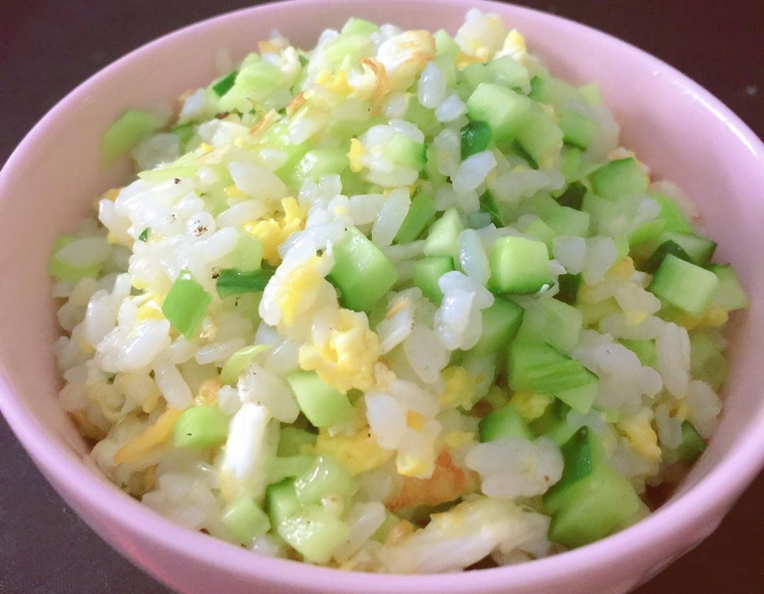k丶eva丨羙菟做的简单的黄瓜蛋炒饭