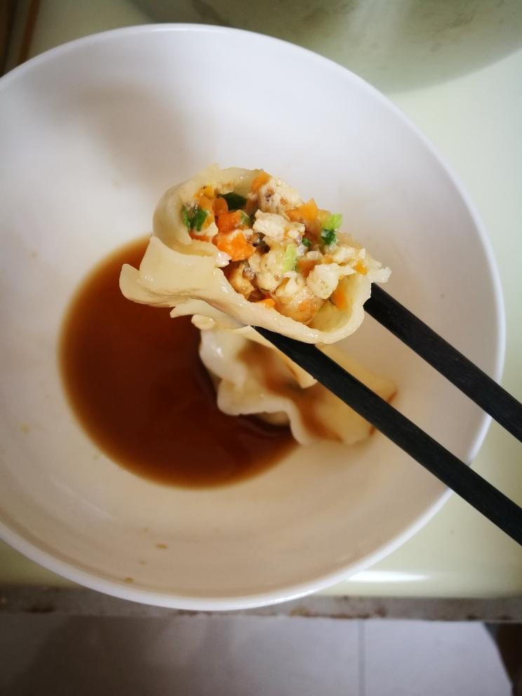 鸡胸肉蔬菜饺子的做法