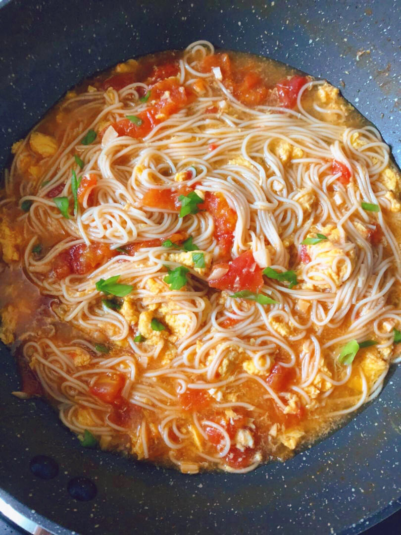 宇宙无敌好吃的西红柿鸡蛋面 三口之家的快手一餐