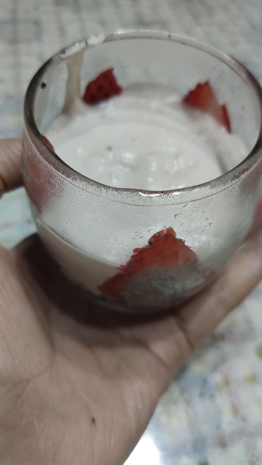草莓🍓慕斯杯