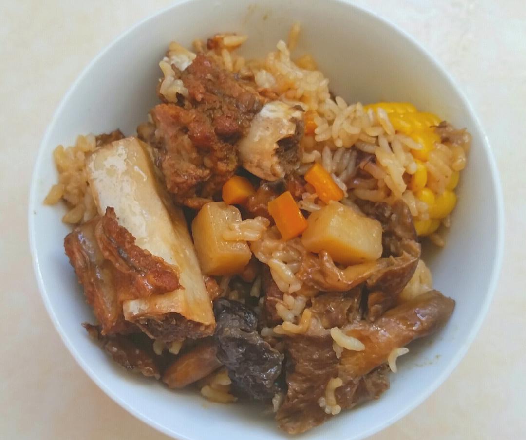 喷香排骨焖饭（爆好吃）