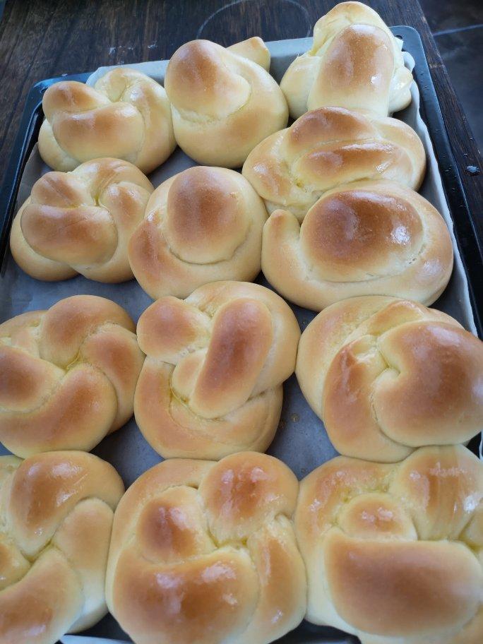 吃不腻的老面包 | 升级版更柔软绵密细腻水润 | 奶香十足可拉丝哟 | 爆炸好吃的早餐包