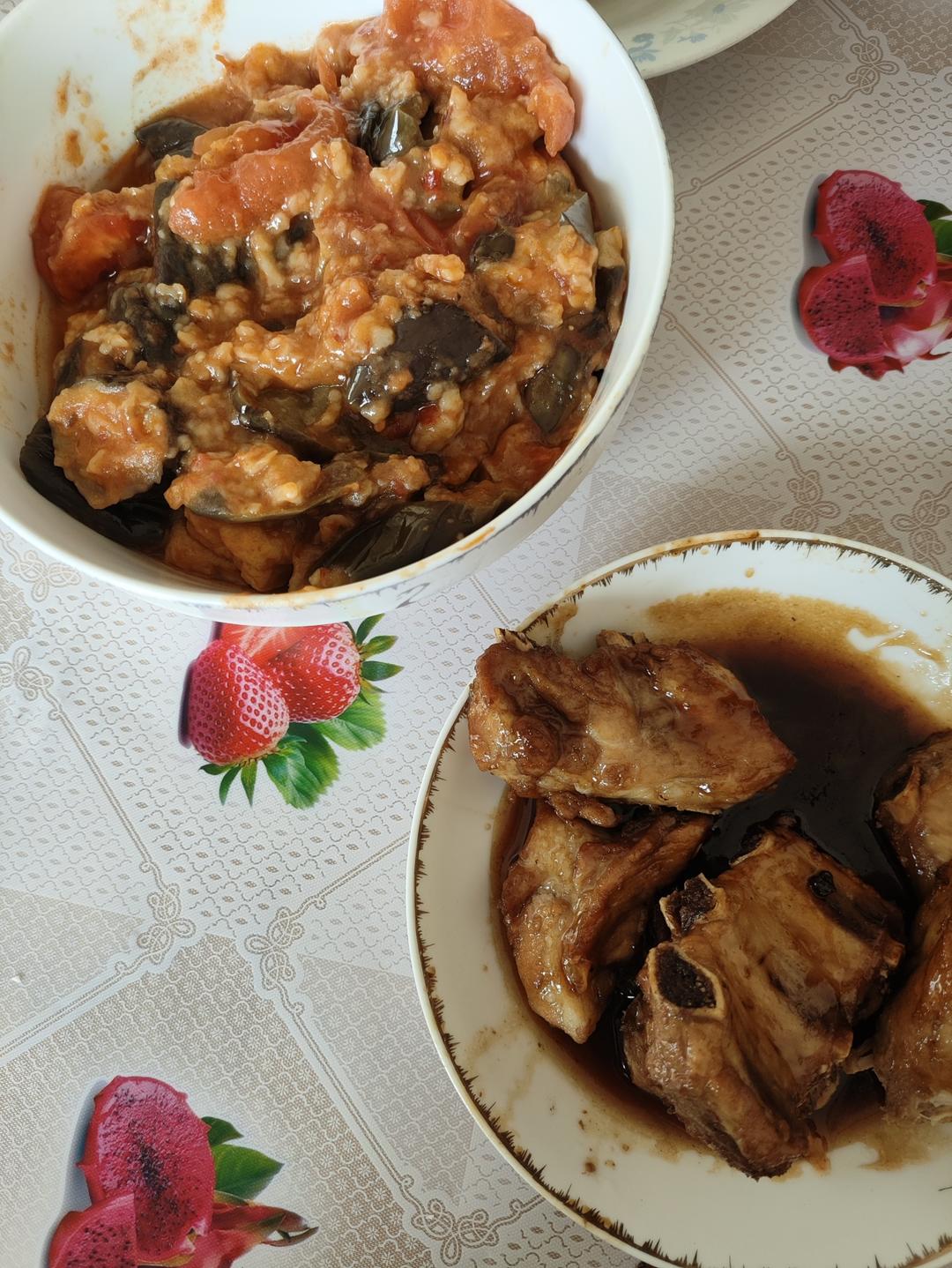 红烧茄子（佐西红柿尖椒）