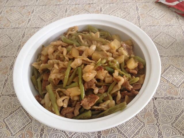 土豆豆角焖面的做法