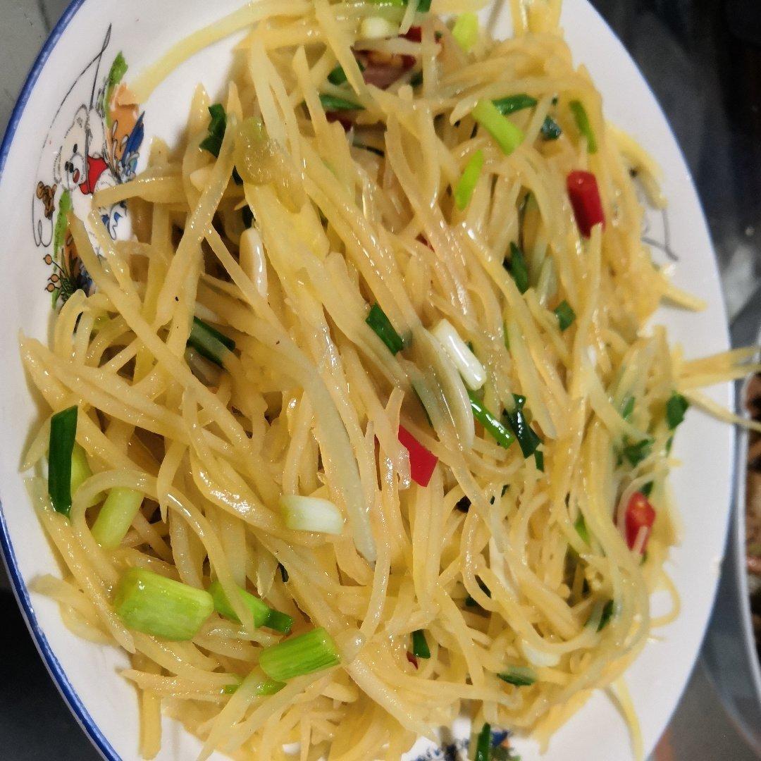 厨师长教你：“炝炒土豆丝”的家常做法，口感爽脆