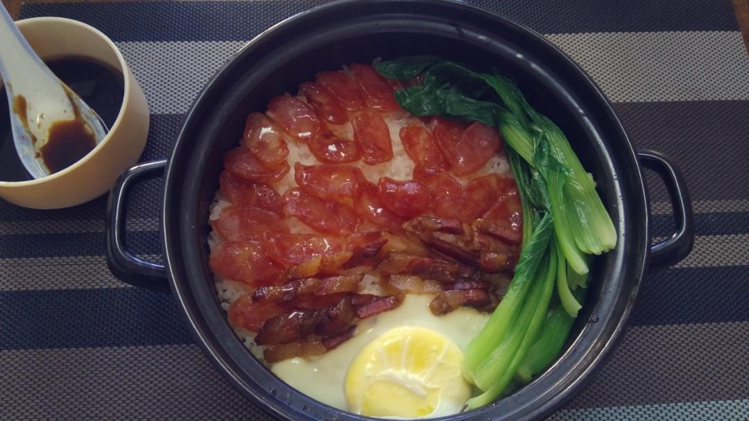 广式腊味煲仔饭