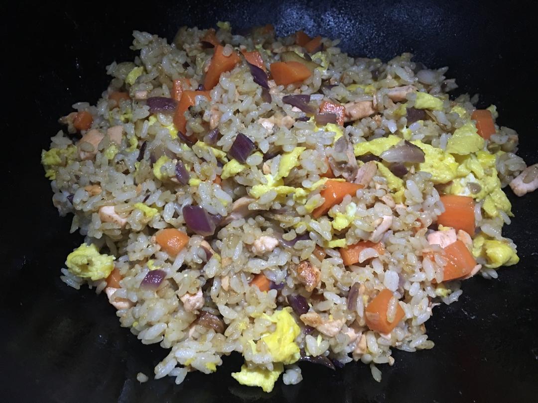 蒜香黄油三文鱼炒饭