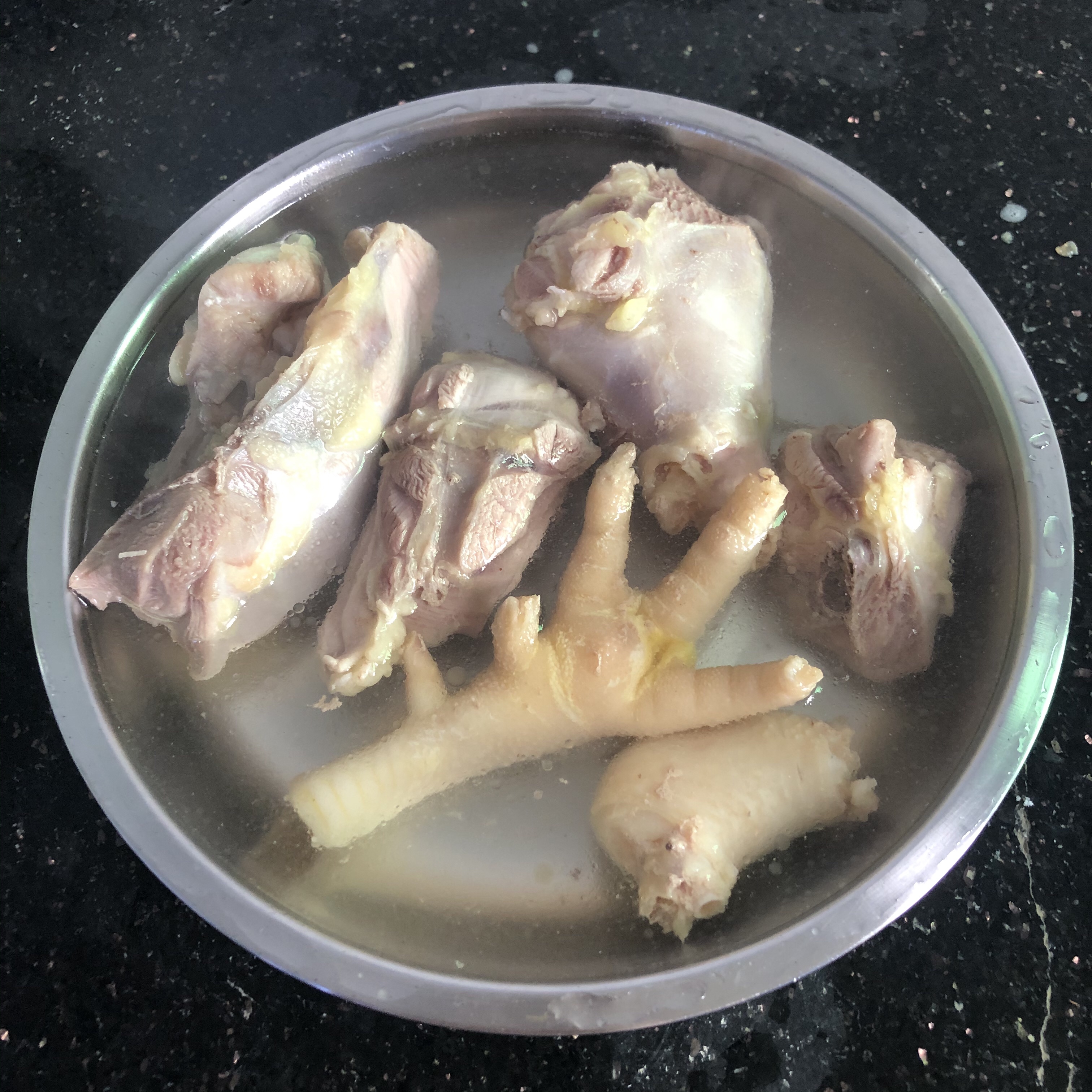 儿童春季健脾助长汤—海参羊肚菌鸡腿汤的做法 步骤5
