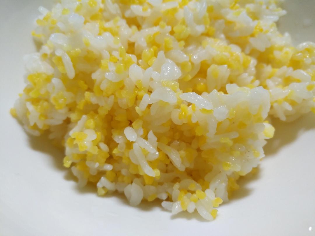 禅喵喵喵做的玉米渣黑米饭