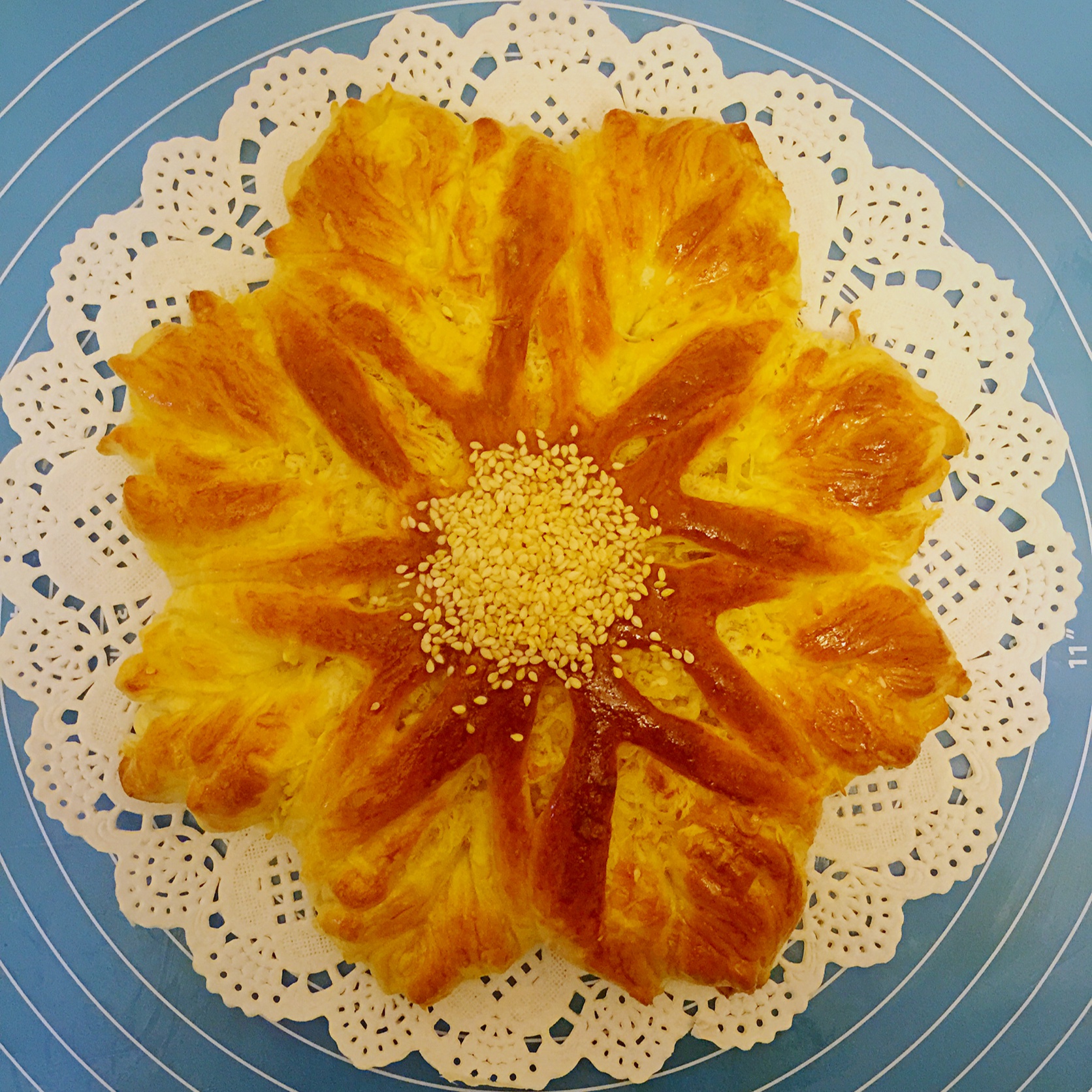太阳花肉松面包