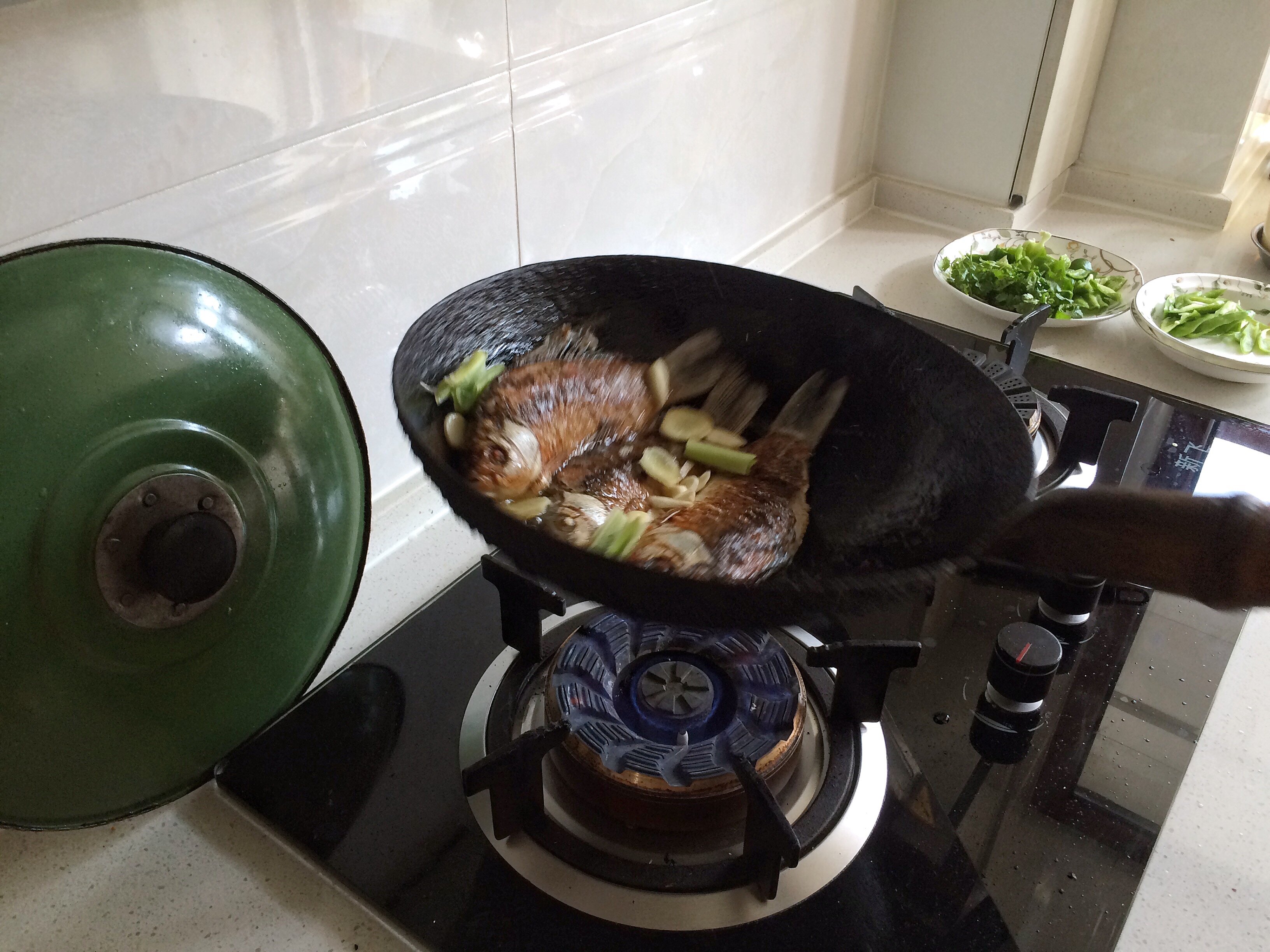 红烧鲫鱼—老爸家常菜的做法 步骤5