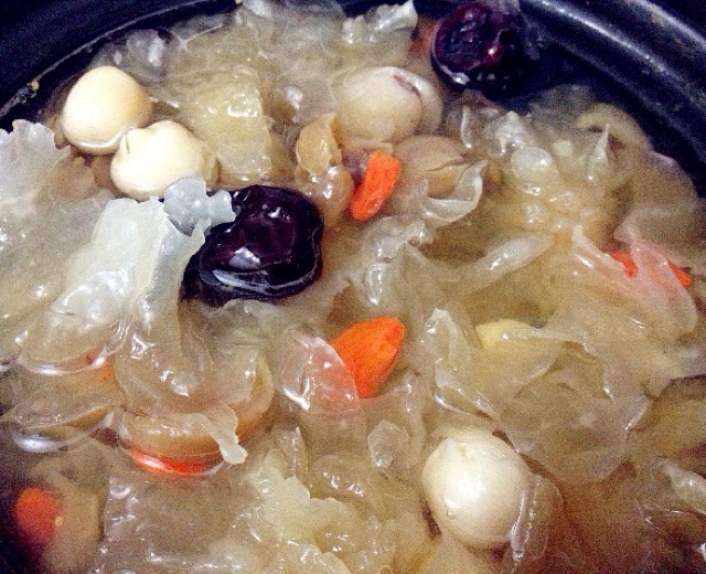 红枣银耳莲子羹