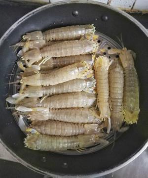 一虾两吃，吮指椒盐皮皮虾(少油版），清蒸皮皮虾~~的做法 步骤6