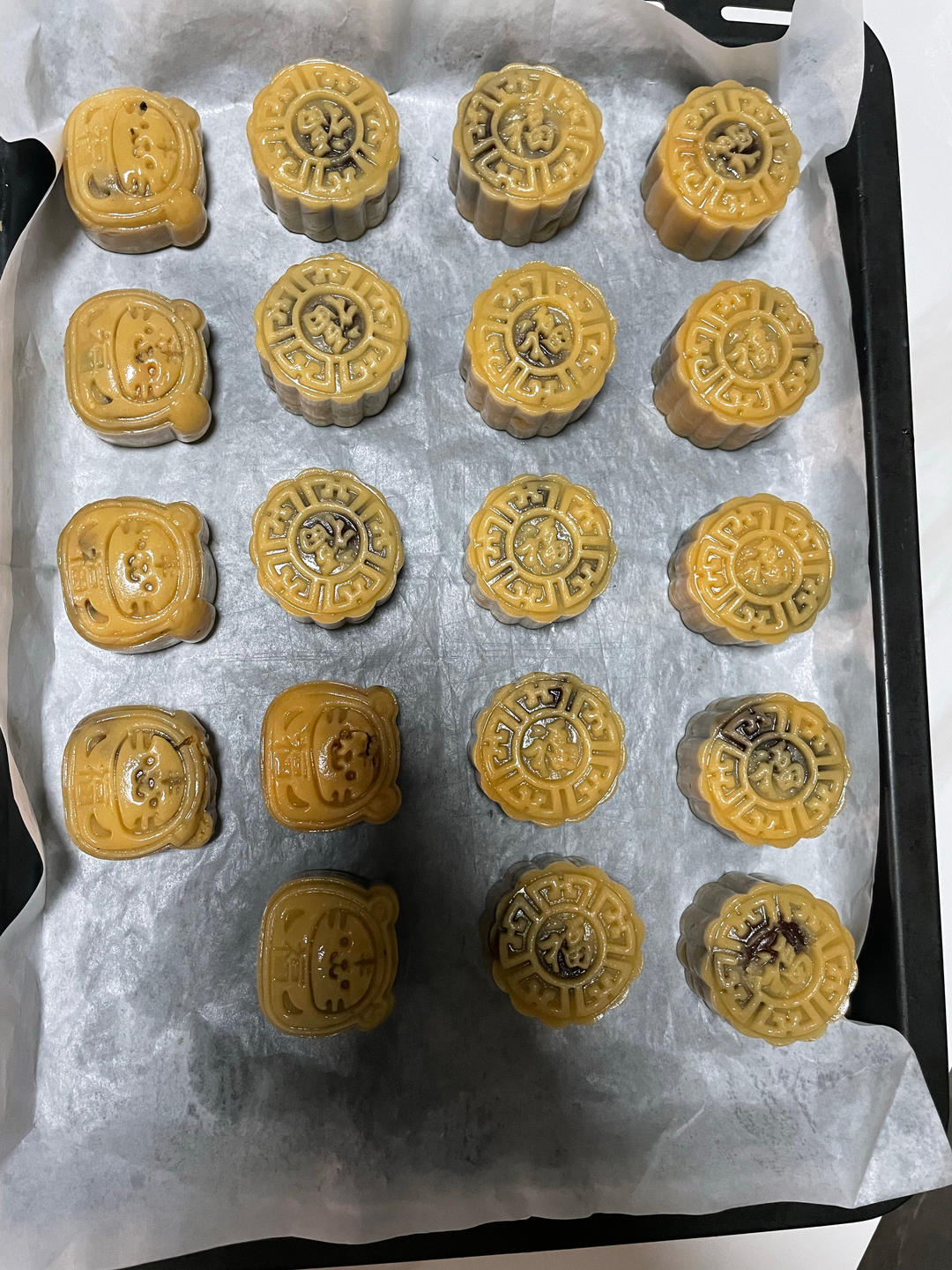 广式月饼－－蛋黄豆沙月饼