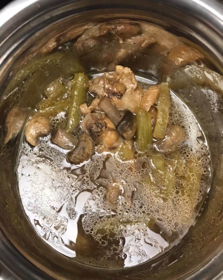 小鸡炖蘑菇