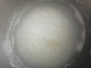 玉米火腿皮蛋粥的做法 步骤2
