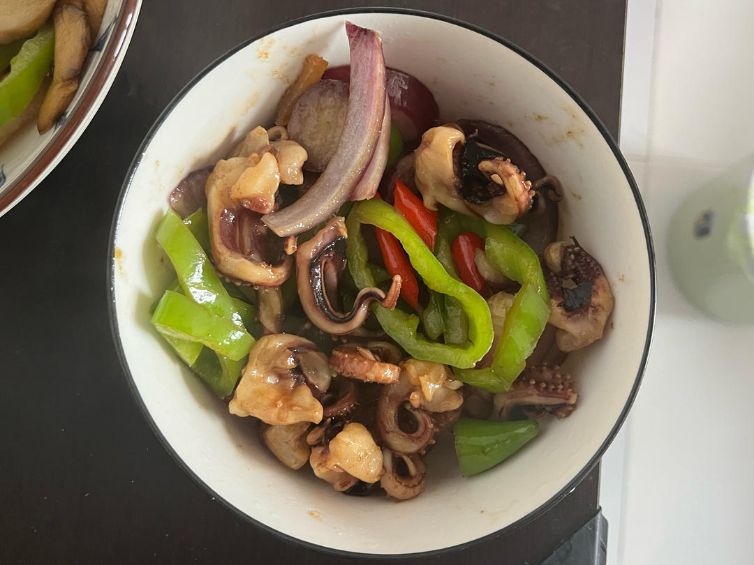 爆炒鱿鱼须，加上这一步，可以与铁板鱿鱼媲美