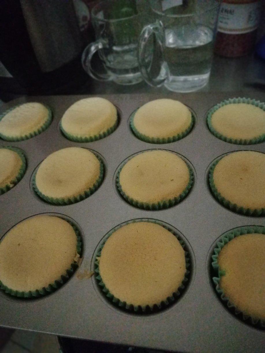 不塌，不裂，很润，很嫩的纸杯蛋糕