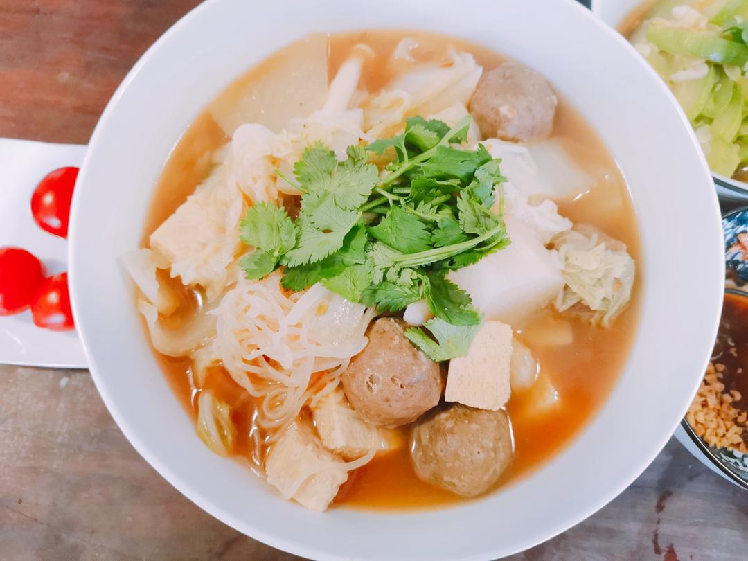 豆腐粉丝金针菇白菜煲