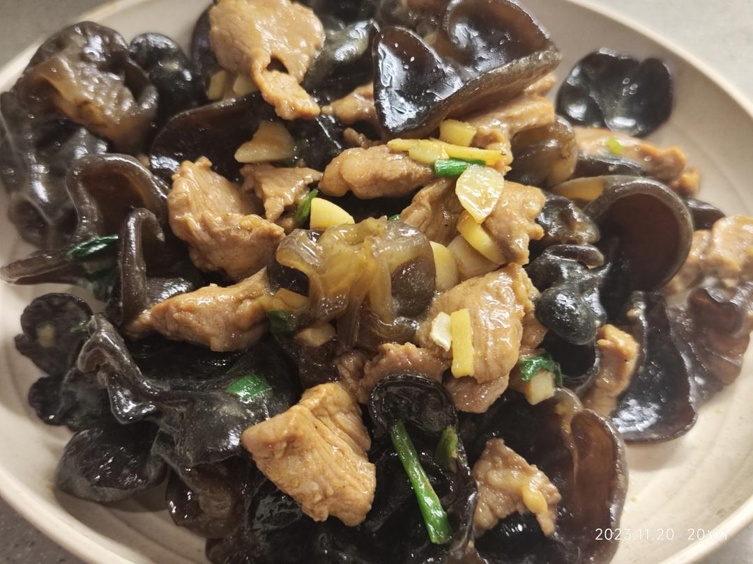 最喜爱的东北菜！木耳炒肉片