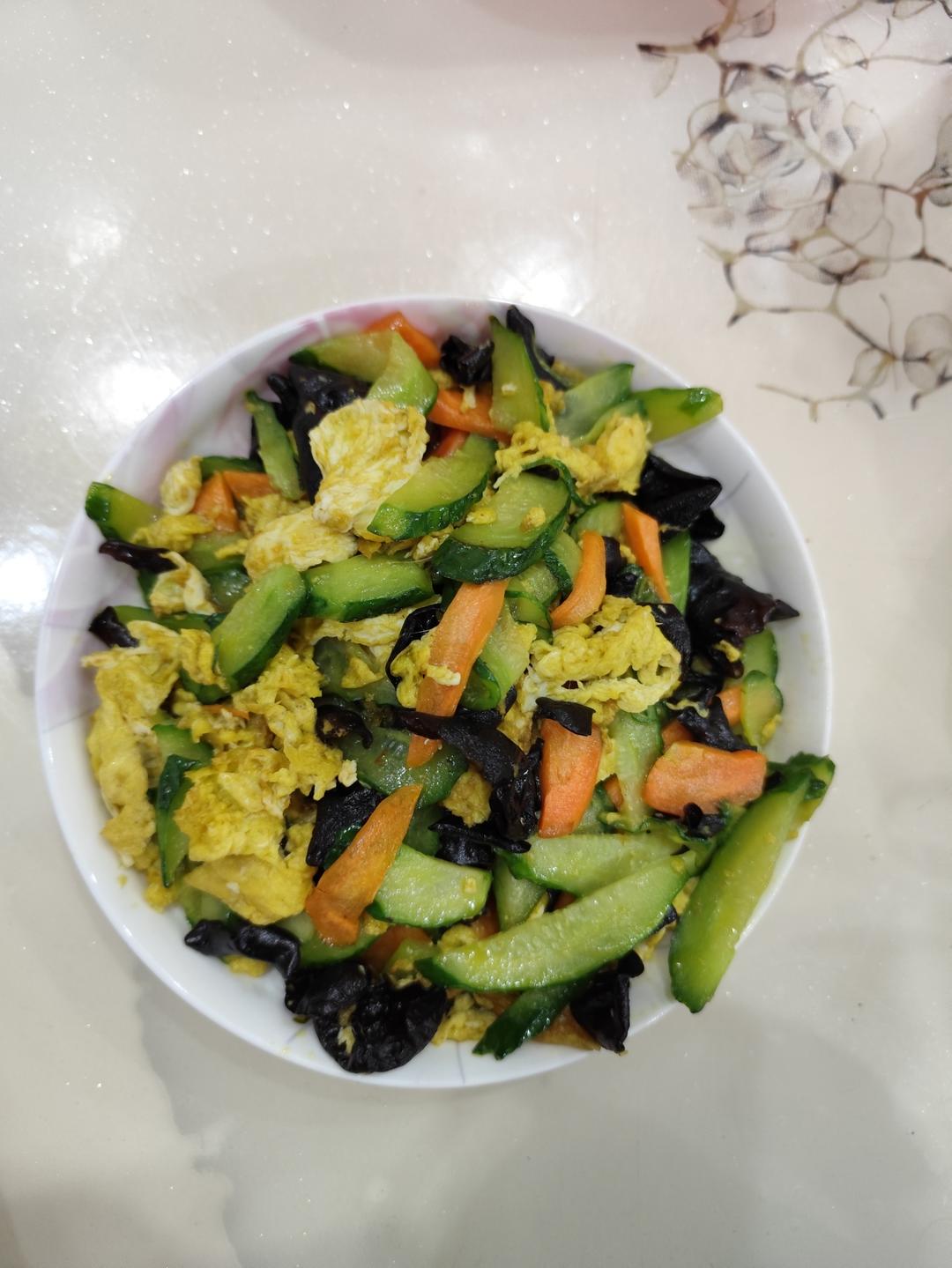 清爽可口的虾仁黄瓜炒鸡蛋