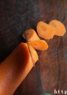 酱烧胡萝卜的做法 步骤1