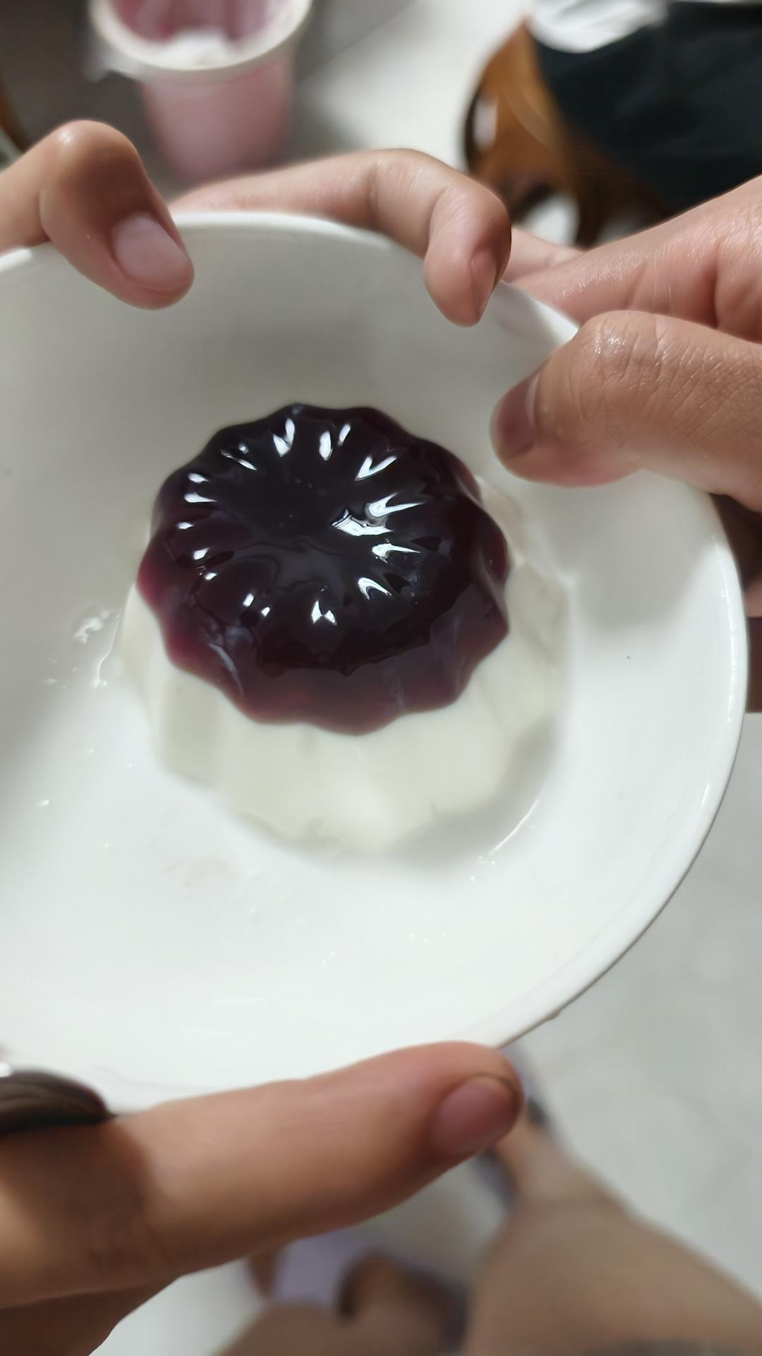 覆盆子果酒牛奶布丁