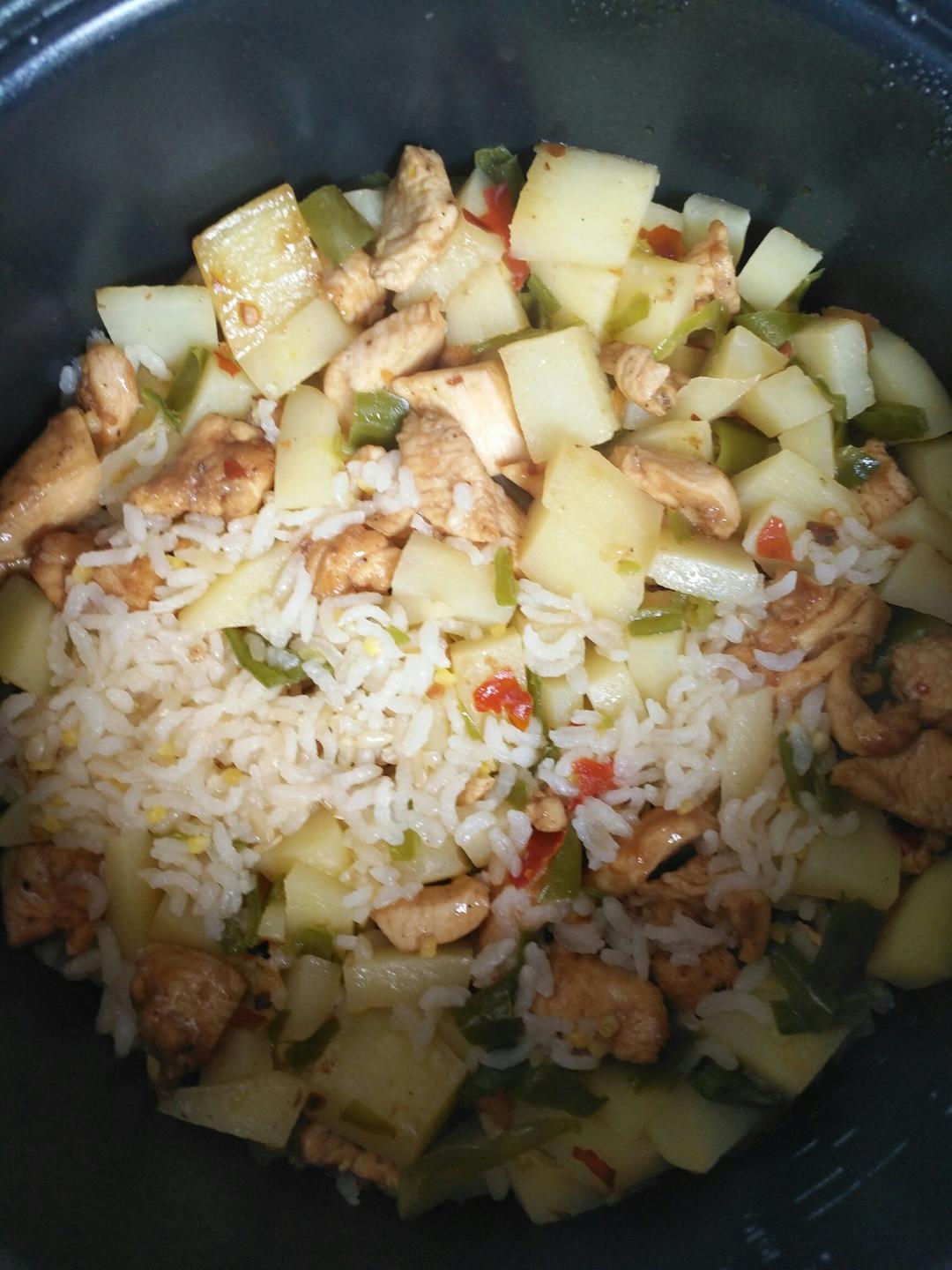 土豆鸡丁焖饭