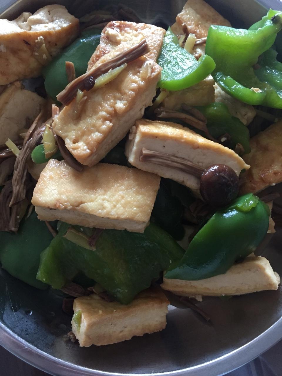 茶树菇烧豆腐