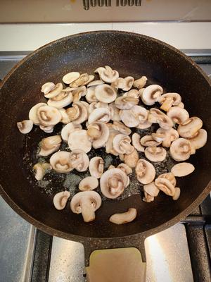 极简奶油蘑菇培根意面（焗面）的做法 步骤6