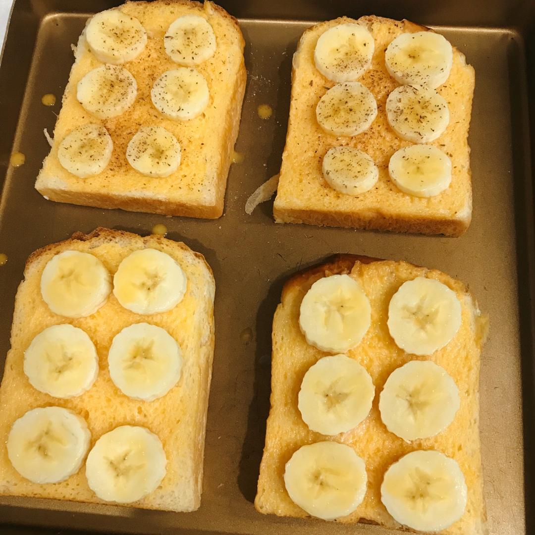 酥脆香甜的黄油香蕉烤吐司