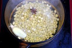 雪里蕻炒黄豆的做法 步骤3