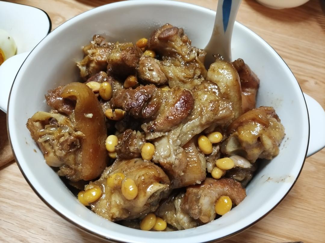 美味的家常菜：红烧猪蹄