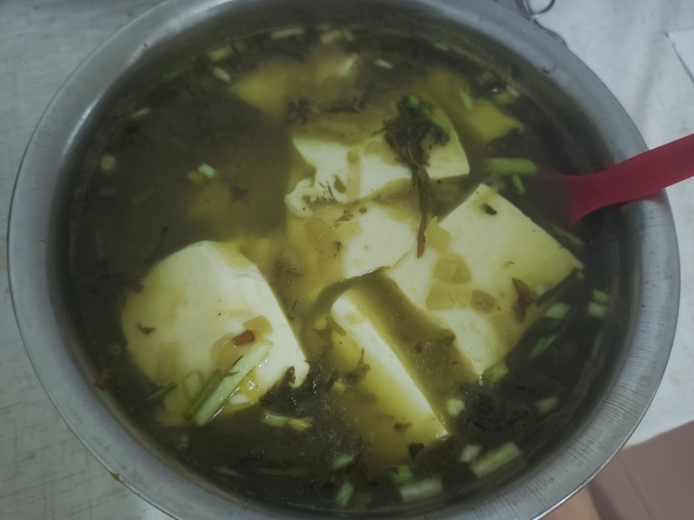 抖音“第一名菜”咸菜滚豆腐的做法