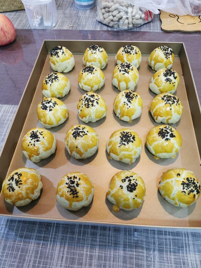 蛋黄酥~紫薯、抹茶、原味~花好月圆，中秋快乐~内附一次做六色蛋黄酥方法~